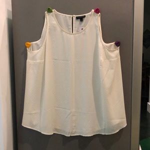 New with tags. Lane Bryant sleeveless blouse. Size 20.